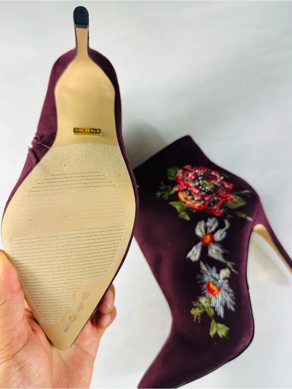 bebe pointed toe